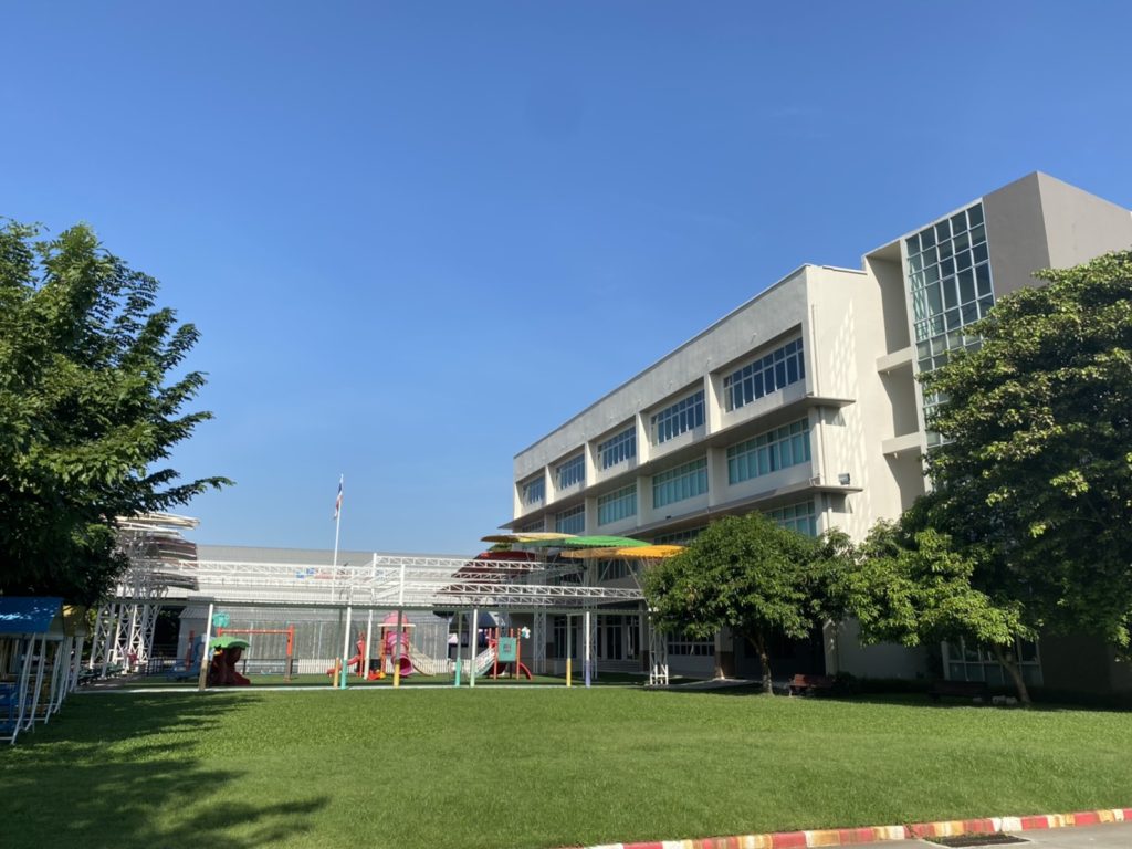 รูปสนามหญ้า